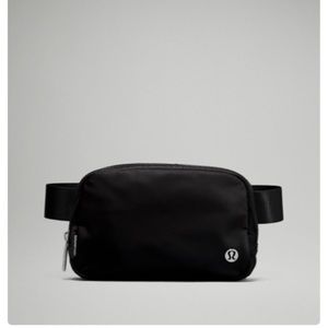 Lululemon everywhere belt bag in black - NWT